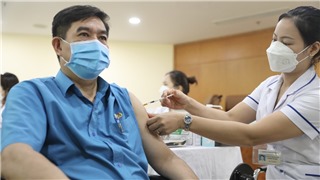   Phát động tiêm vaccine phòng Covid-19 mũi 3 và mũi 4 cho công nhân, viên chức, lao động 