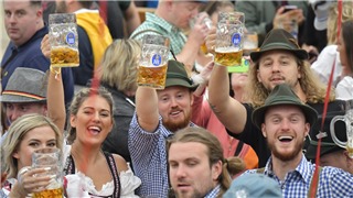  Lễ hội bia Oktoberfest trở lại sau 2 năm đại dịch Covid-19 