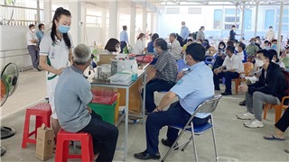  Quyền Bộ trưởng Bộ Y tế Đào Hồng Lan: Tốc độ tiêm vaccine Covid-19 ở một số địa phương vẫn chưa đạt yêu cầu 