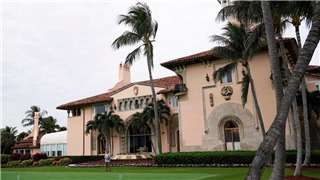  Vì sao FBI khám xét nơi ở của cựu Tổng thống Mỹ Donald Trump 