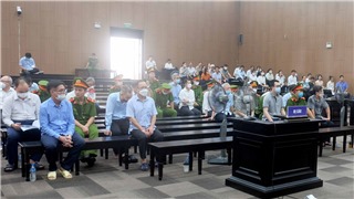  Xét xử cựu lãnh đạo Bình Dương: Bị cáo và gia đình xin giảm nhẹ hình phạt 