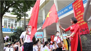  Học sinh cả nước nô nức đến trường khai giảng năm học mới 