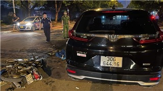  Hà Nội: Ô tô gây tai nạn liên hoàn rồi bỏ chạy trên phố Nguyễn Chánh 