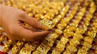  Giá vàng châu Á ổn định ở mức thấp nhất hơn 2 năm 