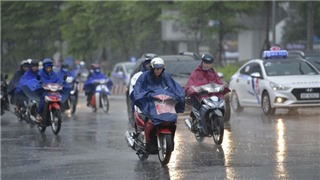  Mưa và dông bao trùm các khu vực 