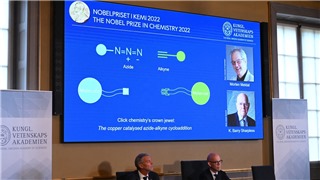  Giải Nobel Hóa học 2022 tôn vinh nghiên cứu trong phát triển liên kết phân tử 