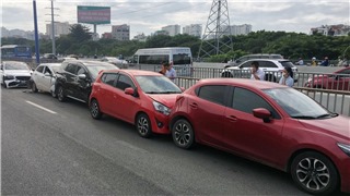  TP.HCM: Va chạm liên hoàn trên cầu Sài Gòn làm ùn tắc giao thông kéo dài 