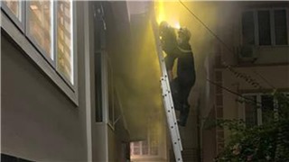  Kịp thời giải cứu 4 người bị kẹt trong đám cháy tại Hà Nội 