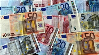  Lần đầu tiên trong 20 năm, đồng EURO giảm giá gần bằng đồng USD 