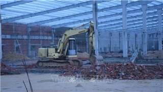  Sập tường đang thi công tại Bình Định làm 3 người chết, 6 người bị thương 