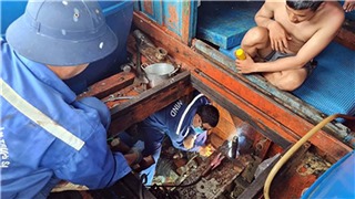  Bão số 4: Hải quân tích cực hỗ trợ ngư dân vào tránh trú bão tại đảo Trường Sa 