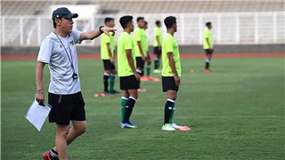  Sắp gặp U19 Việt Nam, HLV Shin Tea Yong la hét khản cổ vì cầu thủ Indonesia quá kém 
