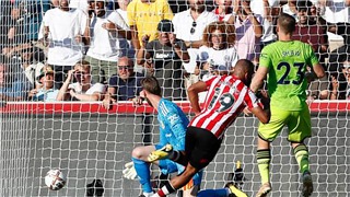  Brentford 4-0 MU: De Gea mắc sai lầm khó tin, HLV Ten Hag xác lập kỷ lục tồi tệ  
