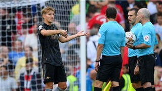  Nổ ra tranh cãi xung quanh tình huống VAR khước từ bàn thắng của Arsenal 