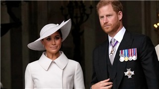  Hoàng tử Harry và Meghan Markle tưởng nhớ Nữ hoàng Elizabeth II 