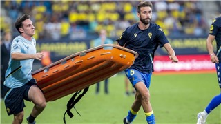  Vì sao trận Cadiz vs Barca bị kéo dài tới… 154 phút? 