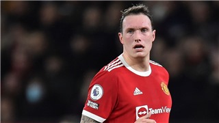  Phil Jones bị đuổi khỏi phòng thay đồ MU 