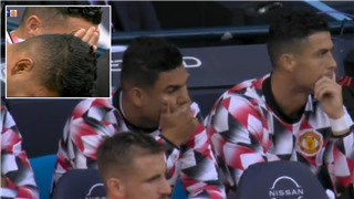  Ronaldo chán nản nhìn MU sụp đổ 