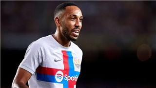  Aubameyang vẫy tay chào fan Barcelona, trên đường tới Chelsea 