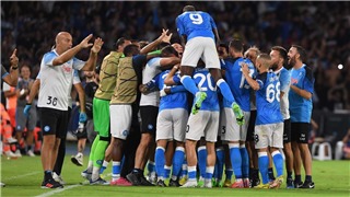  Napoli 4-1 Liverpool: Salah tịt ngòi, Liverpool thảm bại trên đất Ý 