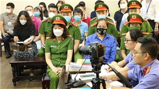  Thu tiền của phụ huynh trái quy định, Hiệu trưởng và thủ quỹ lĩnh án 