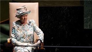  Cuộc đời Nữ hoàng Anh Elizabeth II qua con số: Số năm trị vì, số lần lên phim... kỉ lục 
