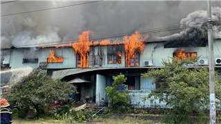  Vụ cháy lớn trong Khu công nghiệp Phú Tài (Bình Định): Cháy sang nhà kho và khu văn phòng 
