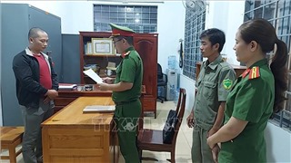  Bình Phước: Bắt tạm giam đối tượng hành hạ, ngược đãi con riêng của vợ 