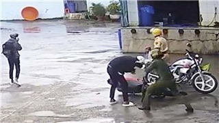  Tước danh hiệu công an nhân dân đối với 3 cảnh sát đánh 2 thiếu niên 