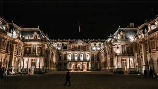  Pháp tắt đèn sớm tại nhiều danh thắng nổi tiếng ở Paris 