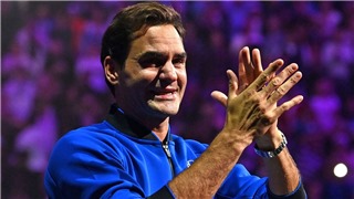  Roger Federer bật khóc sau trận đấu cuối cùng trong sự nghiệp 