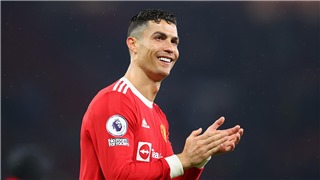  Ronaldo từ chối CLB của Ả rập Xê út, đăng hình luyện tập ở Manchester 