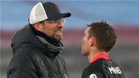 James Milner và tình huống dở khóc dở cười: Bực bội rồi... ôm chầm Klopp để ăn mừng