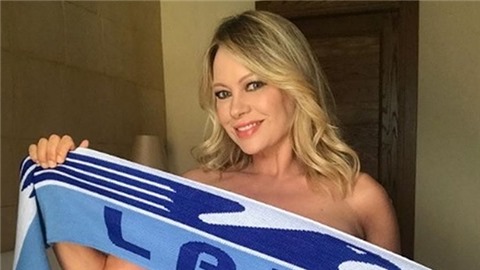 Nữ diễn viên hứa khỏa thân nếu Lazio đánh bại AS Roma