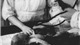 Một em b&#233; bị bỏng nặng được điều trị tại một bệnh viện ở Hiroshima.